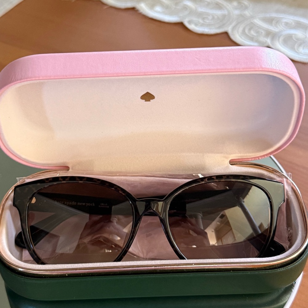 Kate Spade HELLO SUNSHINE Black Sunnies w/Case & cloth ! NEW IN CASE! - Picture 8 of 9